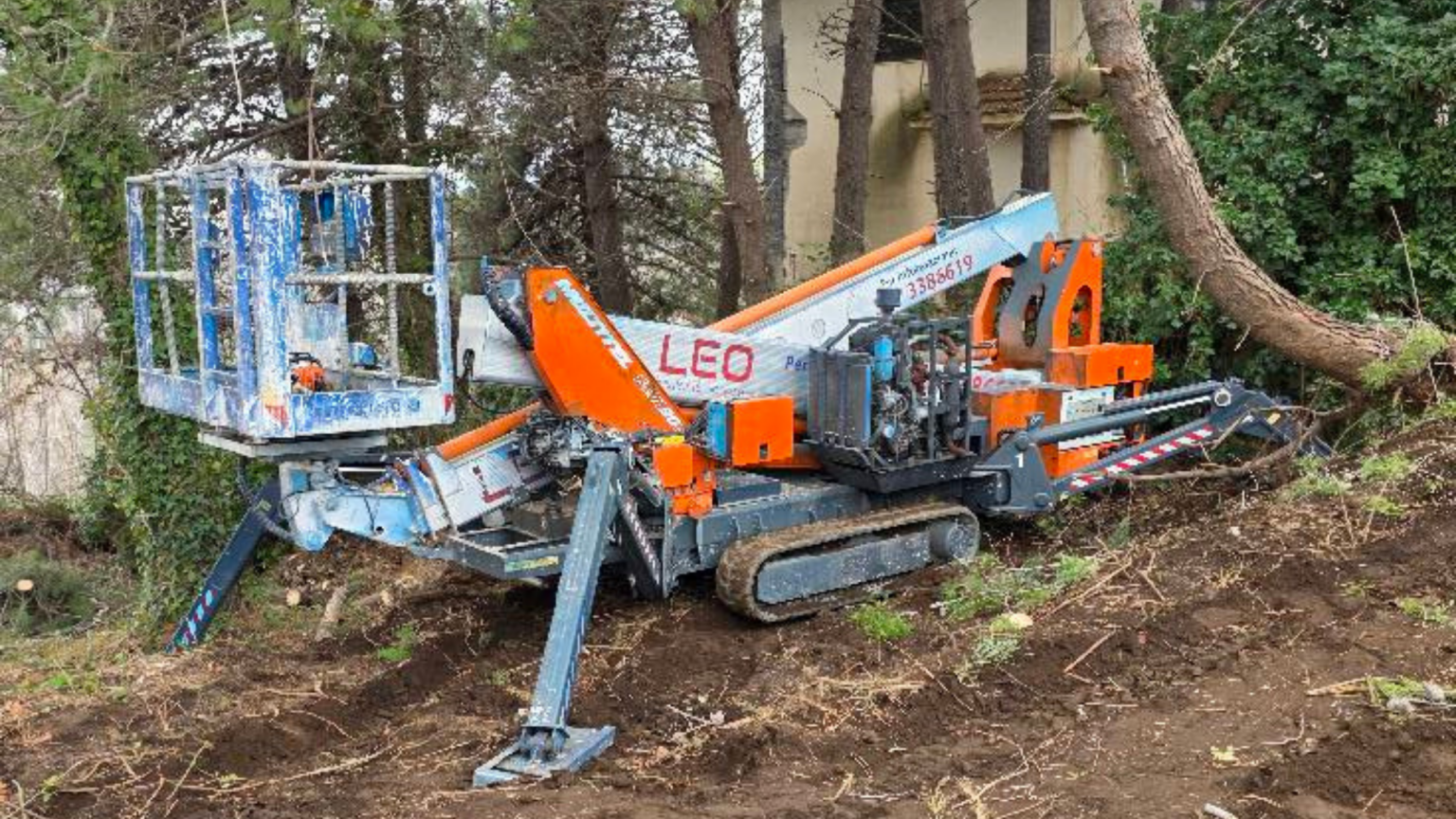 Lavori in quota sull'asse jonico CT-ME - piattaforme aeree Leo Rental & Service
